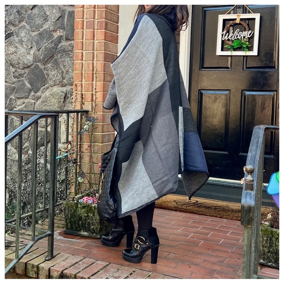 Oversized Color Block Boho Poncho Shawl - Picture 3 of 9